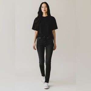 Frame Le Skinny mid rise,  soft, mid-weight denim, skinny Jean